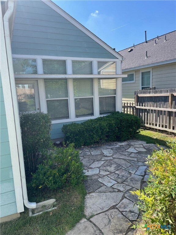 Building Photo - 421 Shadow Point