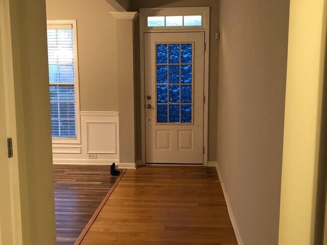 Building Photo - 2268 White Alder Dr NE