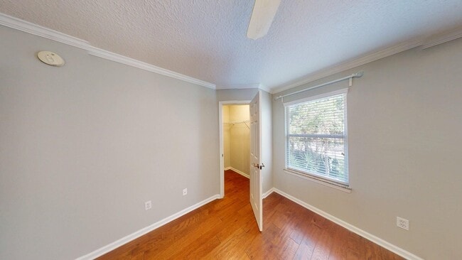 Building Photo - 2 BR 2 BA  TOWNHOME  -    Southern Creek S...