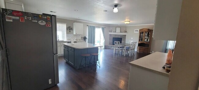 Building Photo - Spacious 3 Bed, 2.5 Bath home with Loft