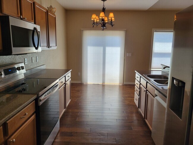 Building Photo - 4 Bed 3 Bath home with A/C and a gas fireplace, Available 5/8! - MileStone Real Estate Services