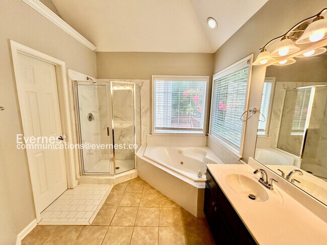 Building Photo - Limited Time Special Offer / Spacious 4 Bedroom Home in Suwanee / Large Yard / Pet Friendly