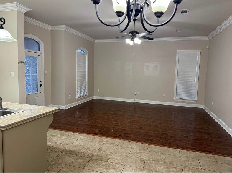Building Photo - 28292 Lake Lery Dr