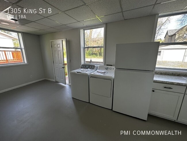 Building Photo - 1305 King St