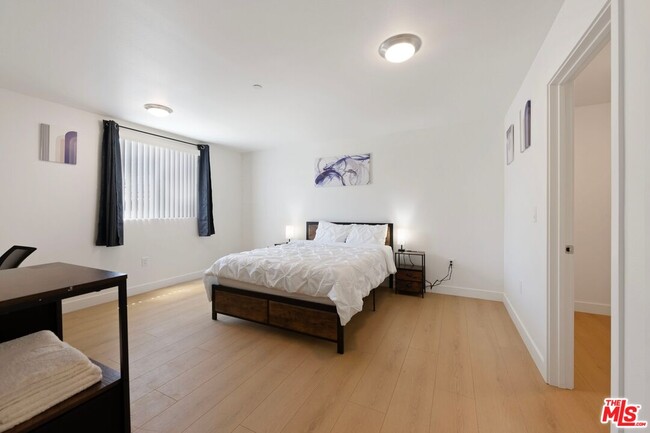 Building Photo - 1444 E 20th St