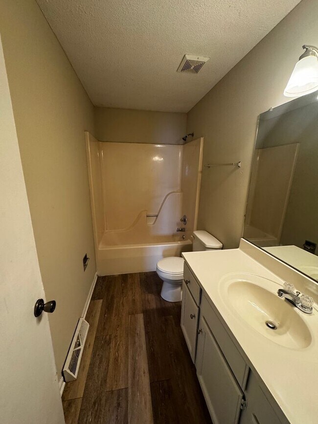 Building Photo - 365/367 Catherine