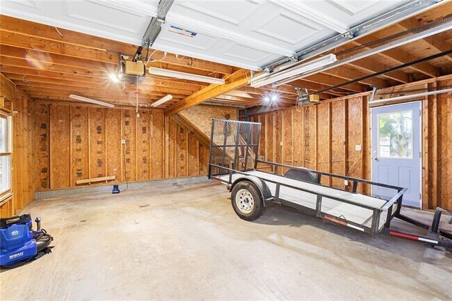 Building Photo - 428 S Howard St SE