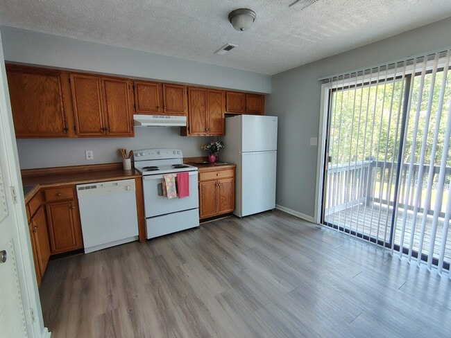 Building Photo - 30 Fonda Dr