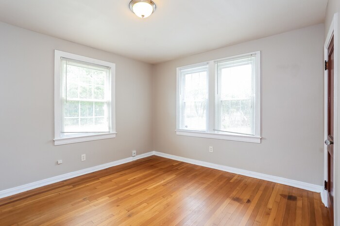 Building Photo - 487 W 67th St