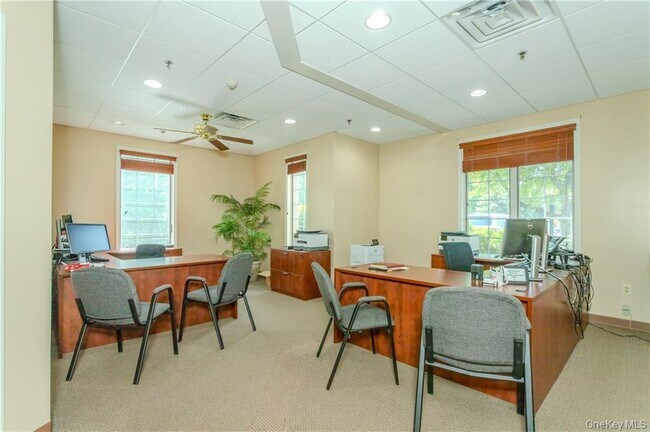 Building Photo - 5 Fair Lawn Dr