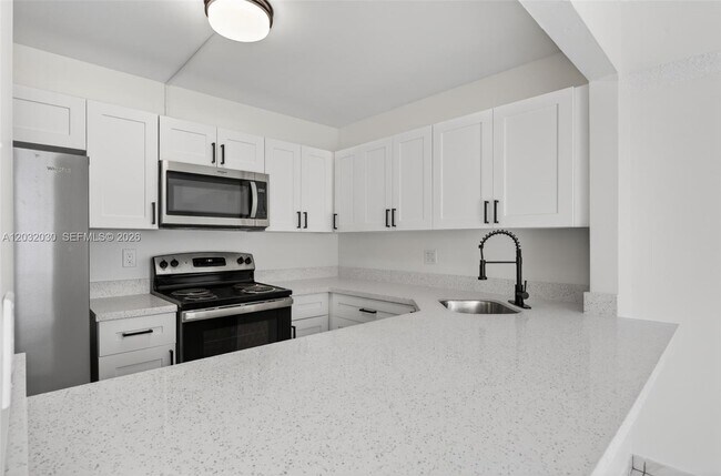 Building Photo - 800 SW 104th Ct