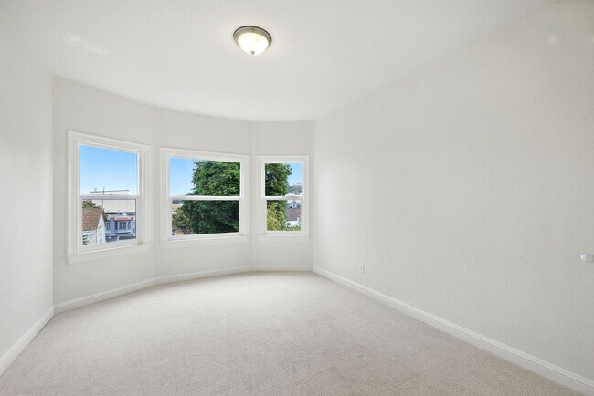 Building Photo - 1720 Quesada Ave