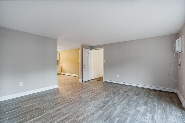 Building Photo - 205 Circle Rd