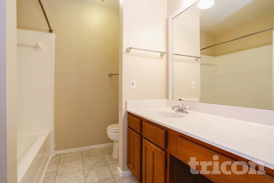 Building Photo - 7206 Sonnet Glen Ln