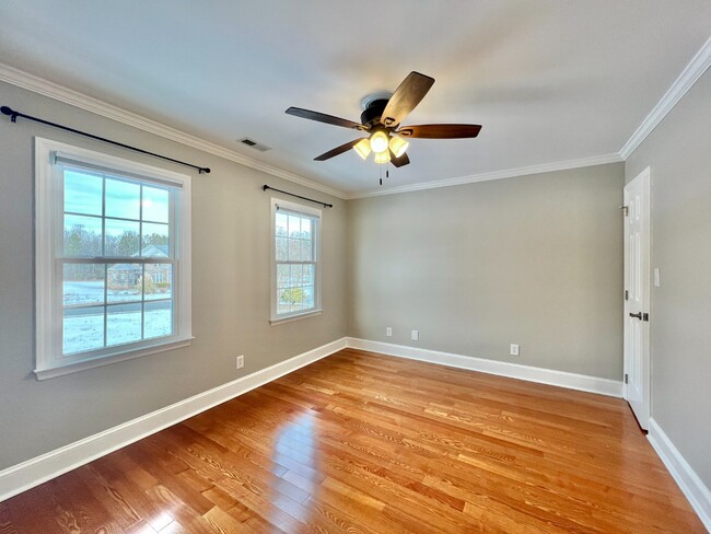 Building Photo - SPACIOUS INSIDE AND OUT!