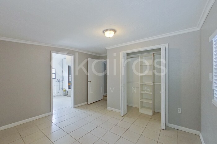 Building Photo - 5140 17th Ave N