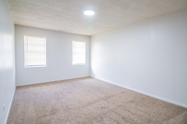 Building Photo - 2500 W 26th