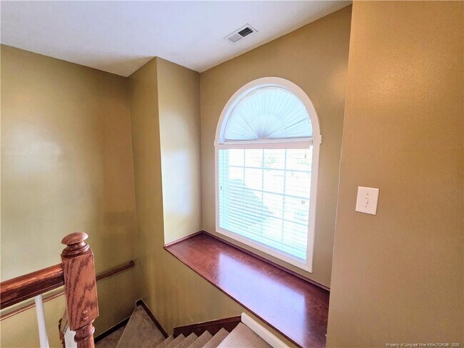 Building Photo - 1612 Middle Creek Cir