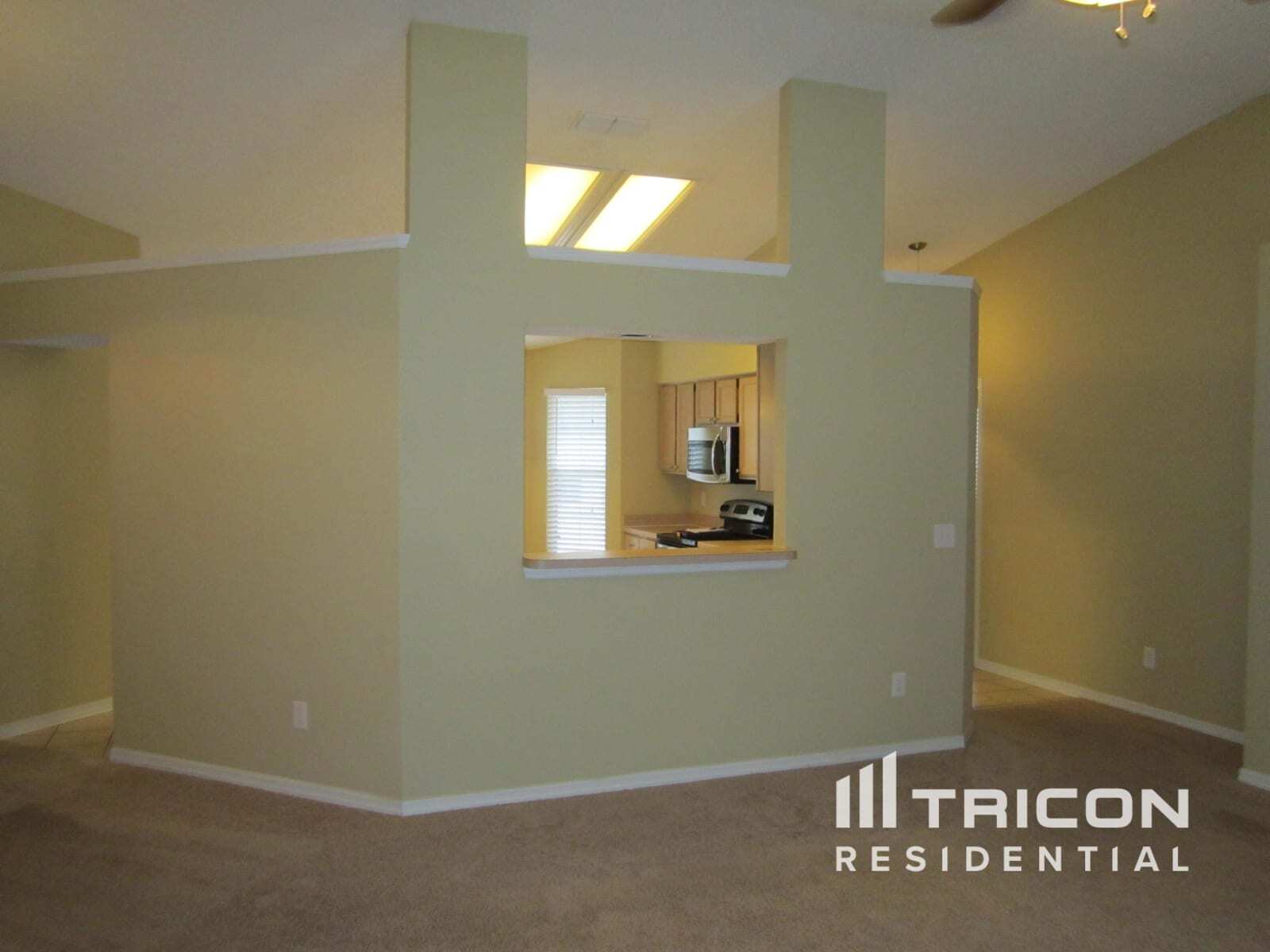 Building Photo - 8465 Country Bend Cir W