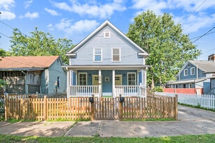 Building Photo - 243 Iswald St SE