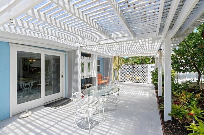 Building Photo - 430 N Ocean Breeze