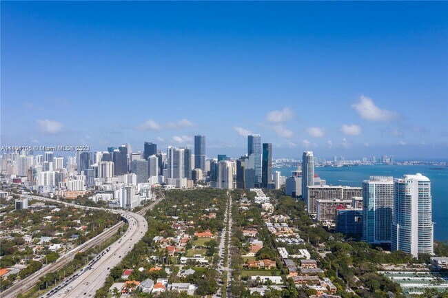 Building Photo - 1581 Brickell Ave