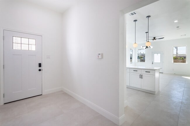 Building Photo - 4008 Bennington St