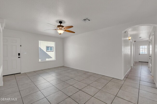 Building Photo - 9277 Leonardo Ave