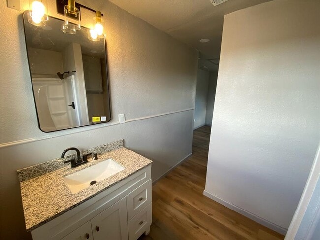 Building Photo - 127 Clearview Dr