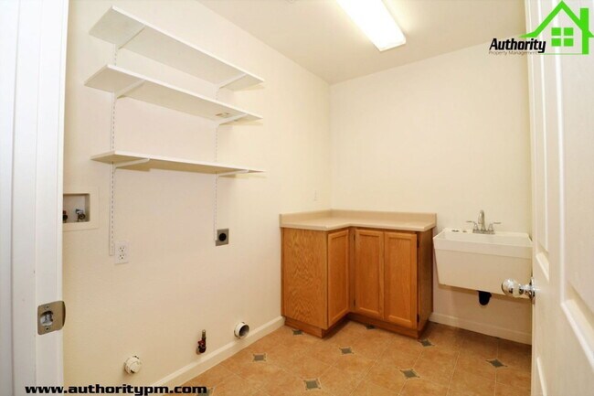 Building Photo - 3982 Cambria Dr