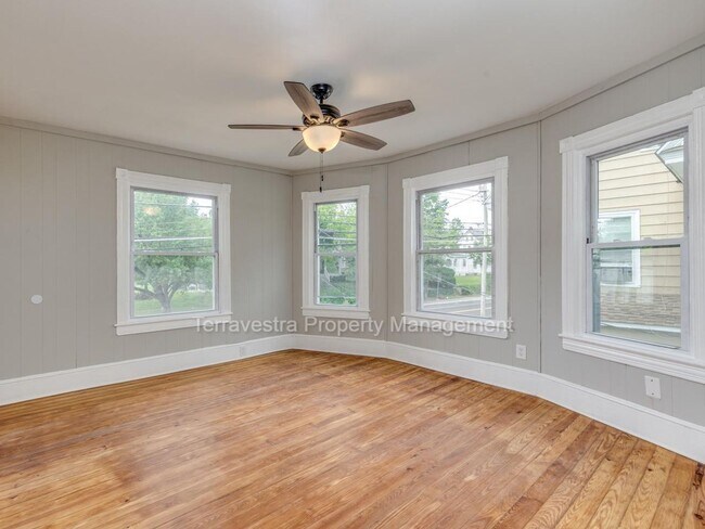 Building Photo - 116 W Main St