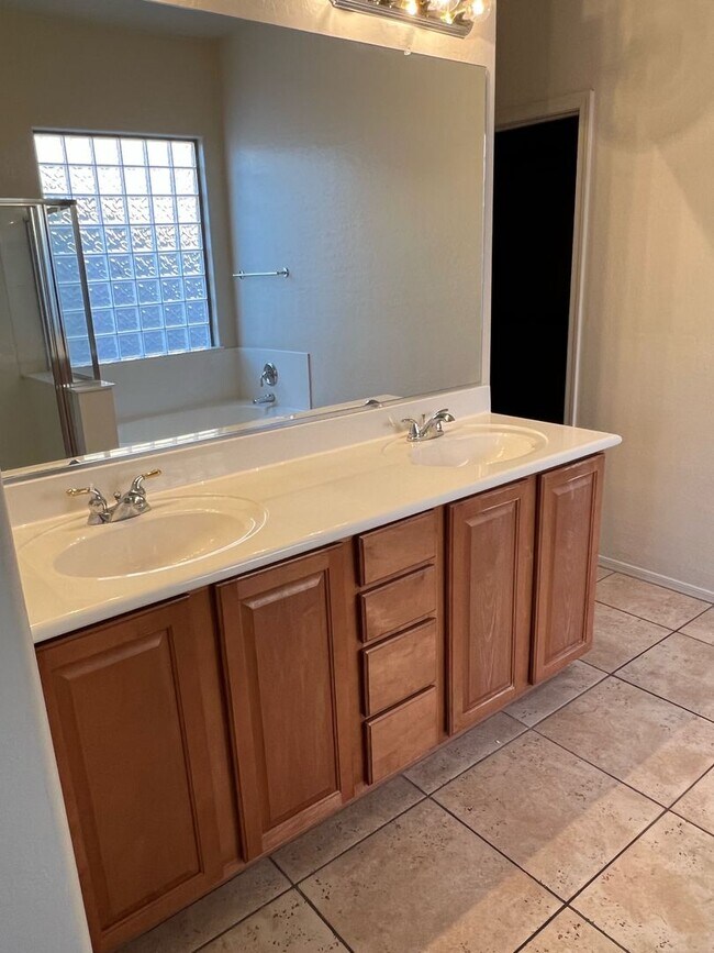 Building Photo - 4 Bedroom 2 Bathroom Cooper Greens Home