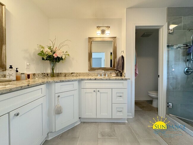 Building Photo - Stunning 3 Bedroom Home near Hurlburt Fiel...