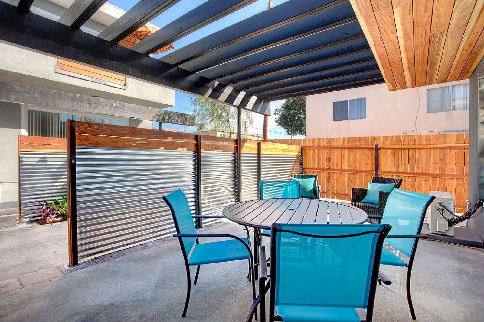 Building Photo - 1543 Stanford St