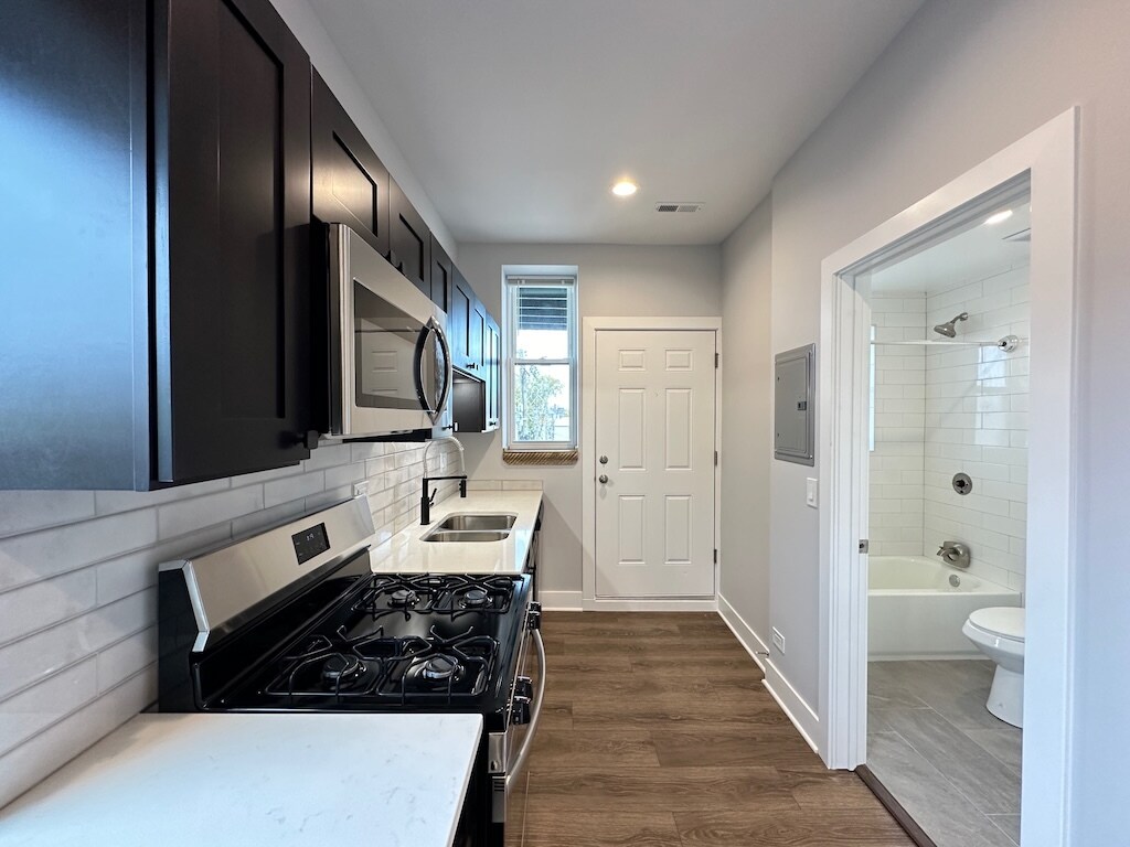 Building Photo - 4411 N Kimball Ave