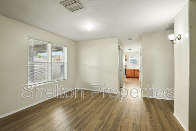 Building Photo - 345 N 15th St