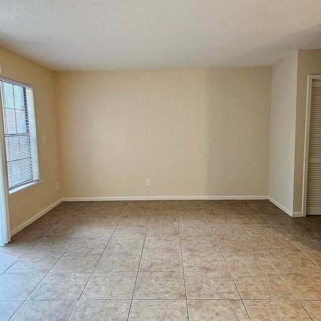 Building Photo - 3701 Donovan Dr