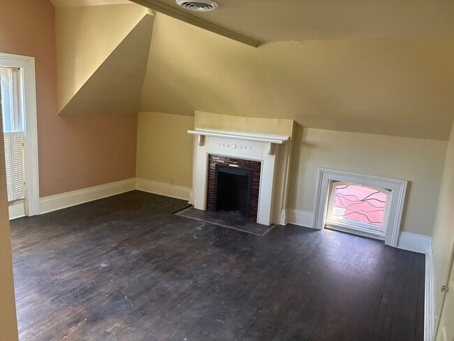 Building Photo - 1454