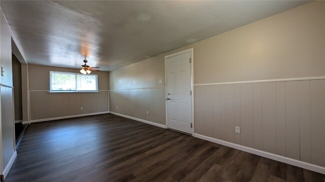 Building Photo - 303 Eggering Dr