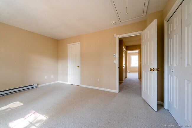 Building Photo - 16 Brantwood Dr
