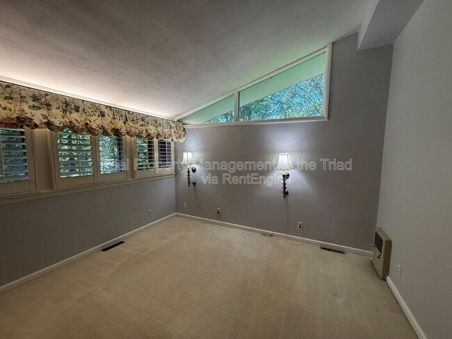 Building Photo - 1507 Pinehurst Dr