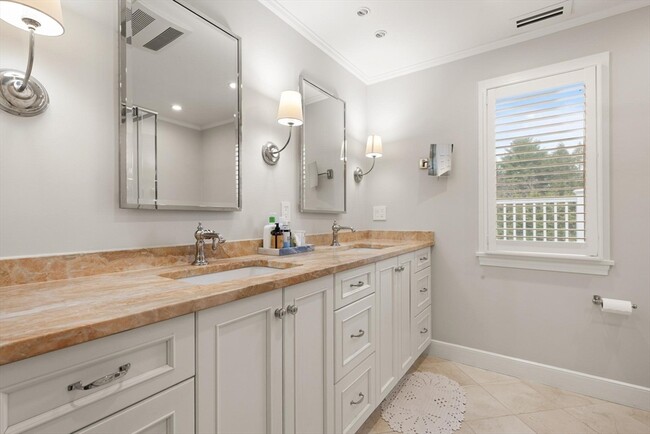 Building Photo - 25 Saddle Club Rd