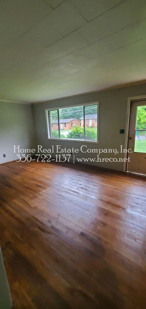 Building Photo - 2425 Machine St