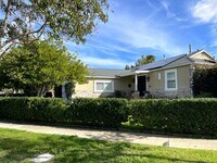 Building Photo - Luxurious Retreat: Stylish 3 Bed, 3 Bath Home in Granada Hills