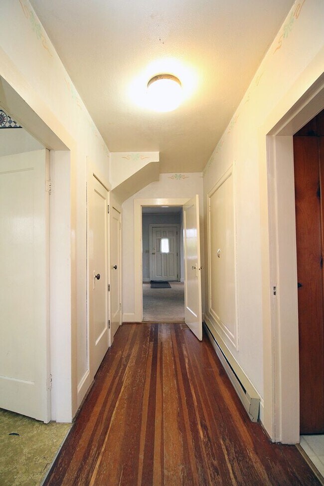 Building Photo - 3 Bed/1 Bath Craftsman Home – Oregon City