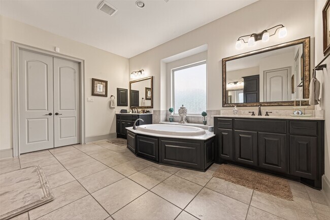 Building Photo - 2515 Avon Gate Ct