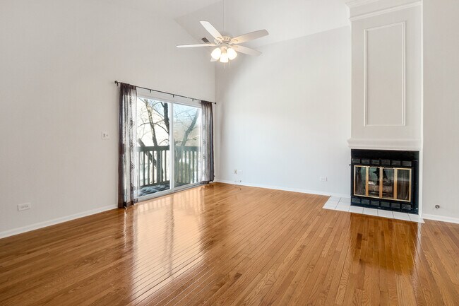 Building Photo - 450 Bridle Trail