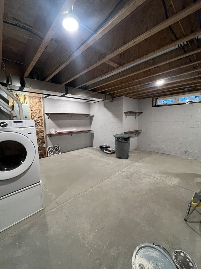 Building Photo - 3307 Iowa St