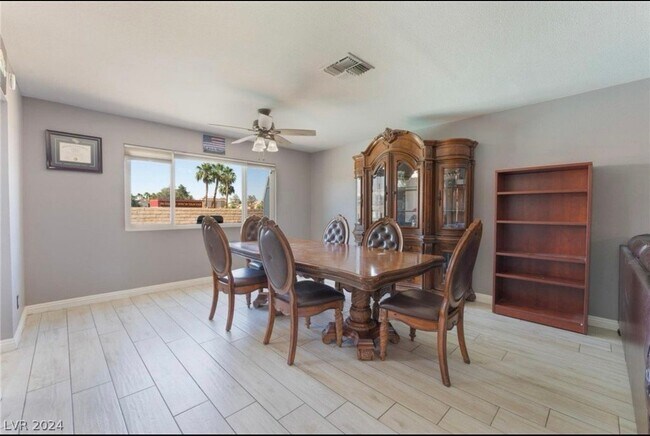 Building Photo - 580 Chelsea Dr
