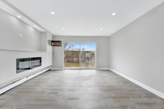 Building Photo - 121 W 63rd St